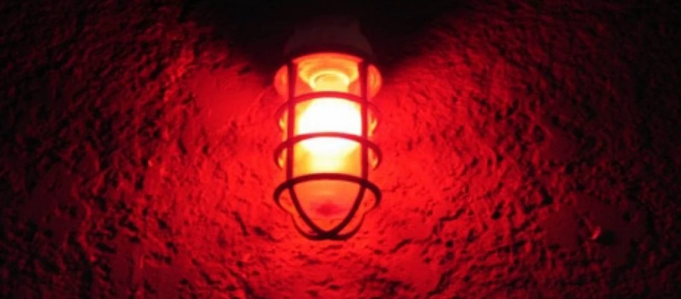 Το γνωρίζατε; - Γιατί οι οίκοι ανοχής έχουν κόκκινο φως;